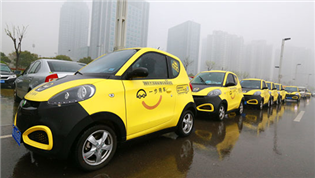 這50輛新能源汽車太黃了！招手即停、一步送到大河車展的門口