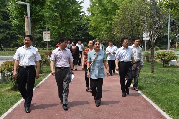 市人大副主任舒安娜調研惠濟區(qū)體育工作