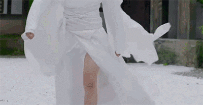 總不能全像九王一樣穿上高開(kāi)叉的透視裙吧！