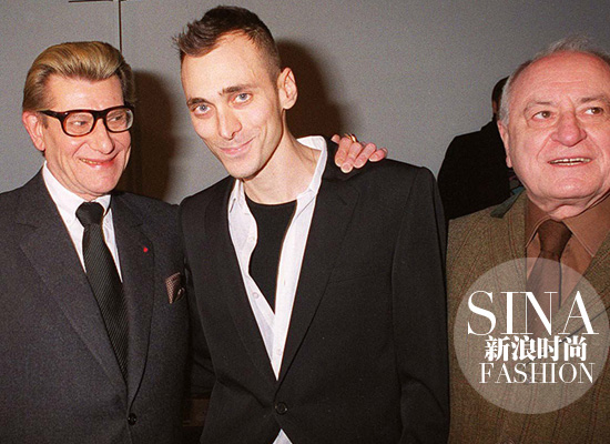 Yves-Saint-Laurent、Hedi-Slimane、Pierre-Bergé在Dior后臺(tái)的合影