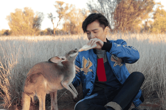 乖哦，慢慢吃~