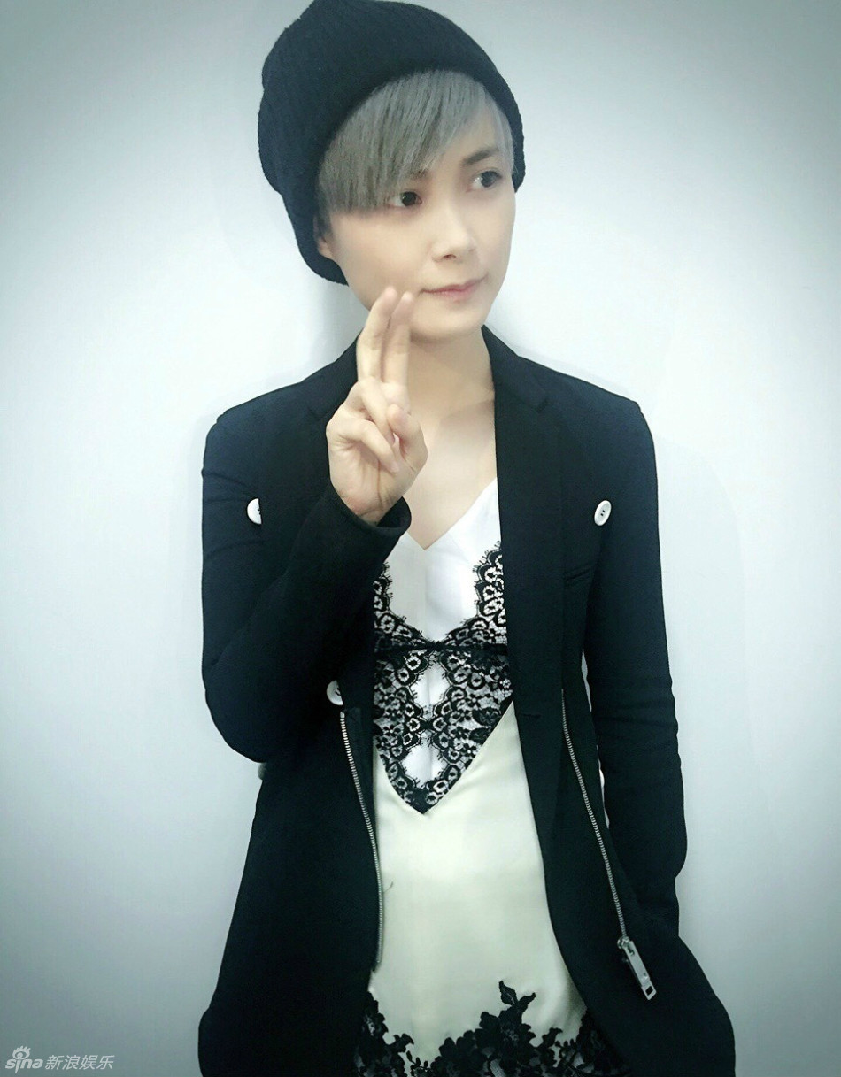 李宇春銀灰發(fā)美出新高度 李宇春銀灰發(fā)美出新高度