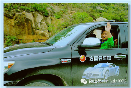 財富1032《@有車人》節(jié)目的做客嘉賓、方圓名車館資深評估師程璐伴大家而行，還可以邊欣賞風(fēng)景邊評估車