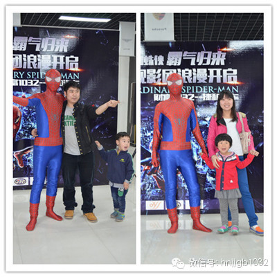 貼完車(chē)標(biāo)回到大廳，一位蜘蛛俠模樣的男子瞬間吸引大家的眼球