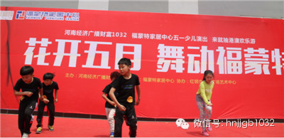 跳街舞的女孩兒下臺(tái)后說(shuō)“我是臨時(shí)給他們搭舞的”，好善良的小女生?。? width=