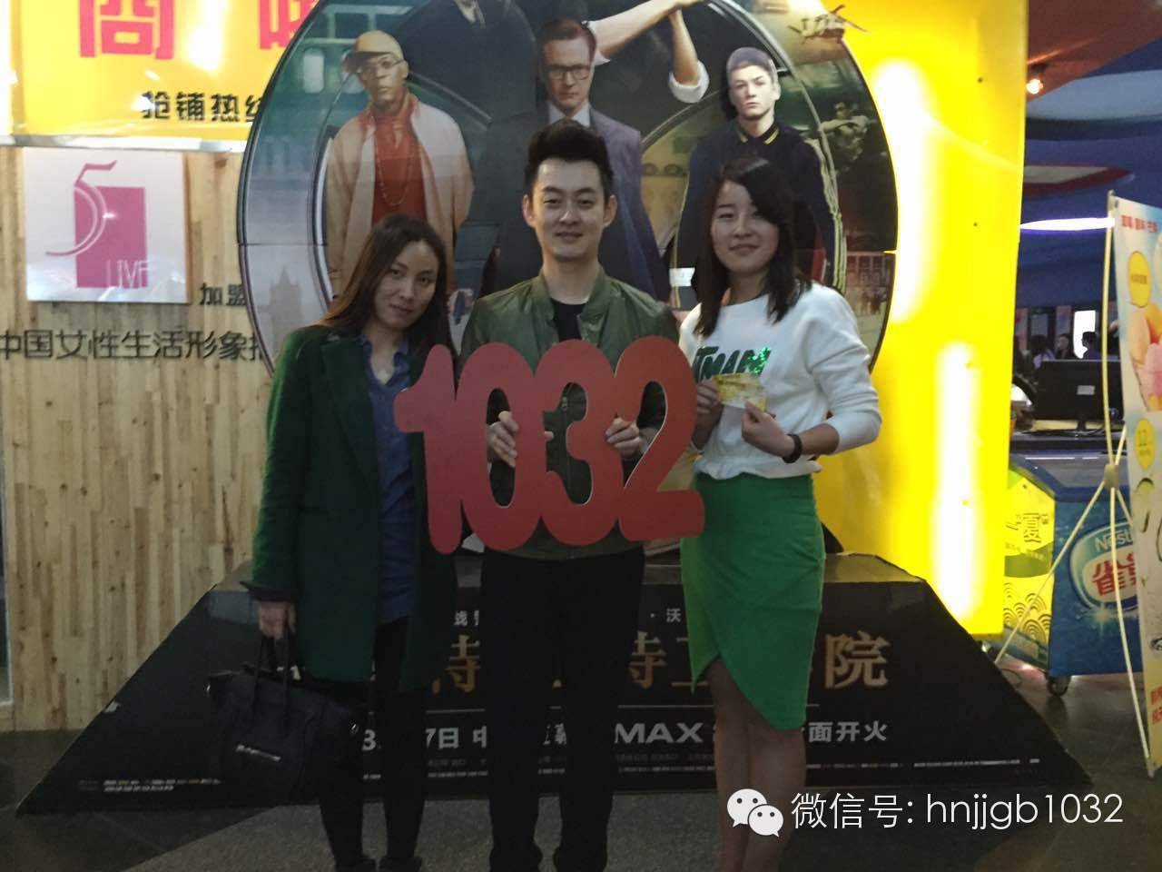 傳說(shuō)中的Johnny終于現(xiàn)身啦！還是美女魅力大哦。帥哥美女好養(yǎng)眼，小編忍不住要多看幾眼呢。