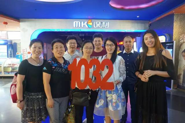 認識的不認識的，拍張合照就是朋友啦