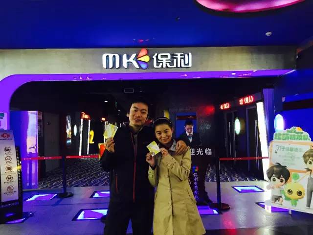 小情侶幸福的呢！