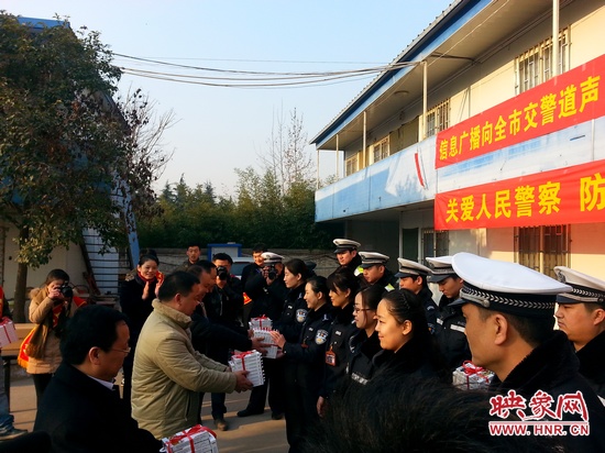 捐贈防霧霾口罩現(xiàn)場 捐贈防霧霾口罩現(xiàn)場