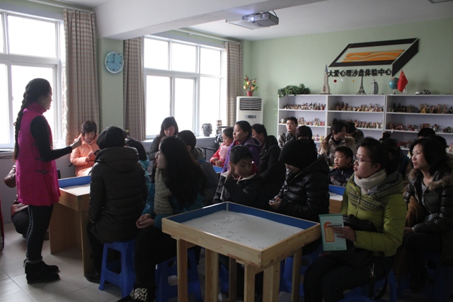 《成長心連心》專家課堂，女主播娜娜姐姐現(xiàn)場主持