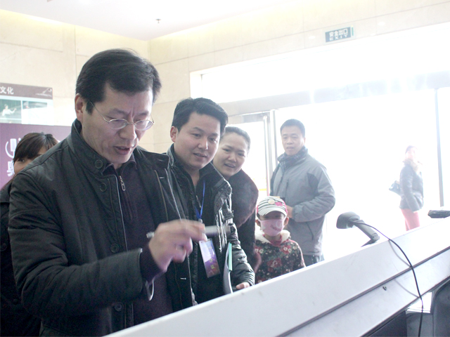 儀式開(kāi)始前，嘉賓簽到