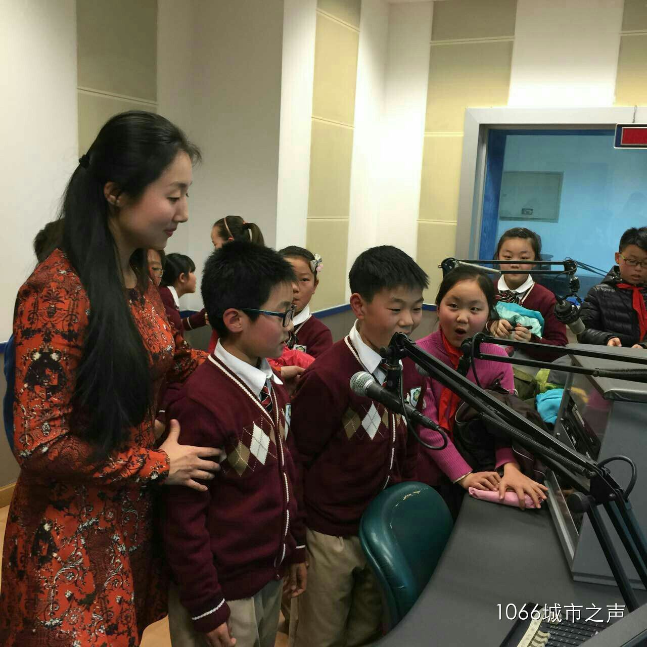 “好激動(dòng)，好激動(dòng)”！天天上學(xué)、放學(xué)都從廣播大廈經(jīng)過，今天終于進(jìn)來了！