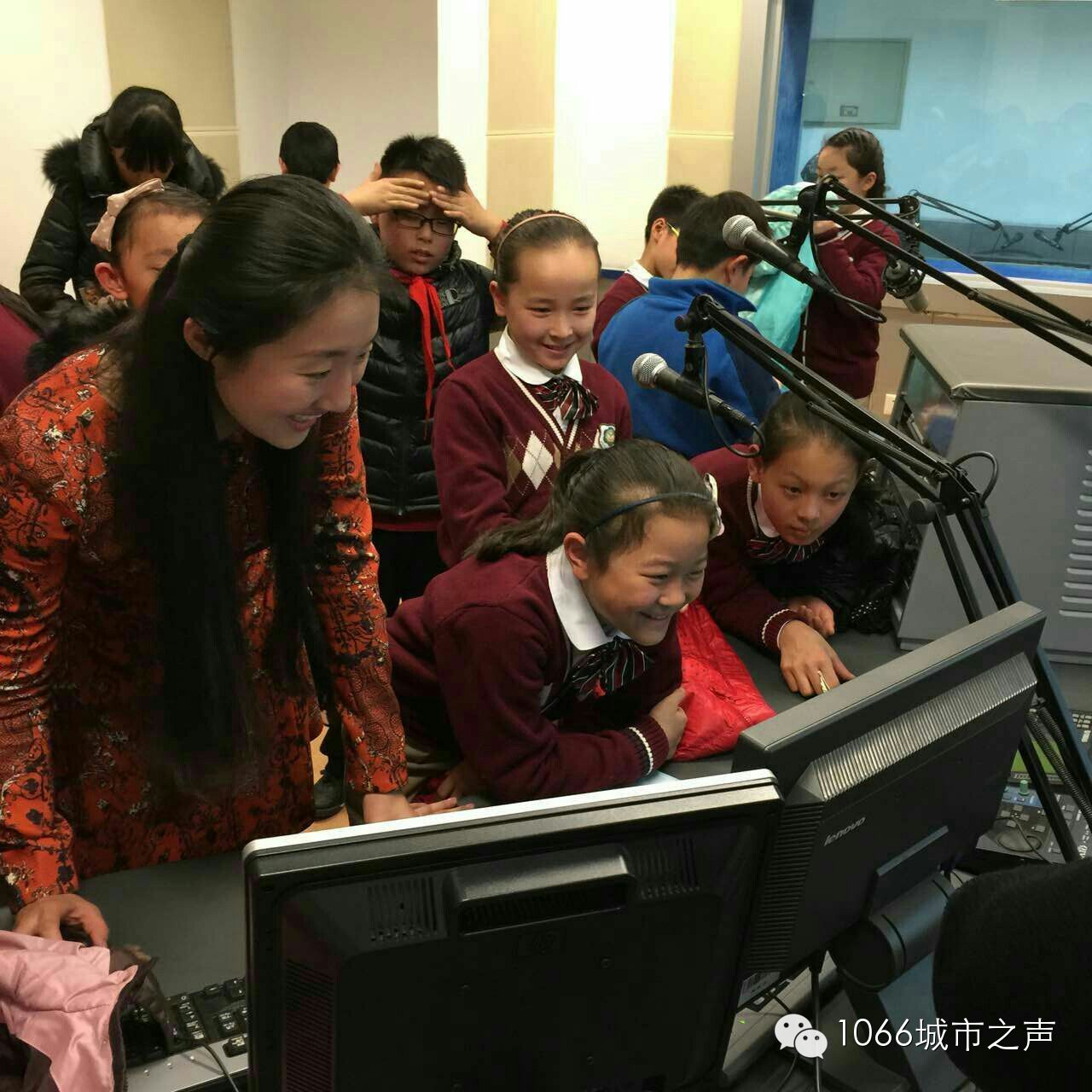 “好激動(dòng)，好激動(dòng)”！天天上學(xué)、放學(xué)都從廣播大廈經(jīng)過，今天終于進(jìn)來了！