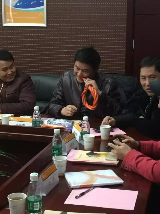 小編想問一下咬膠管的孫老師，優(yōu)質(zhì)膠管的口感如何呢？