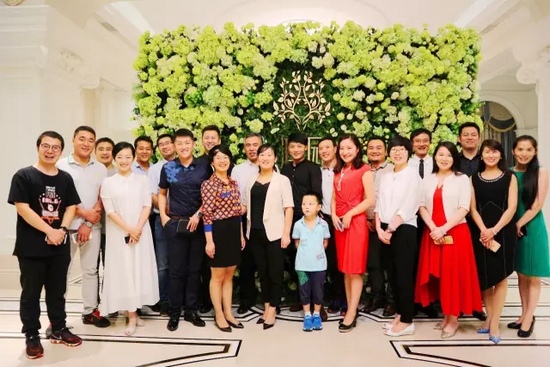 期待的時(shí)候，總是很長，相聚的時(shí)候，總是很短。