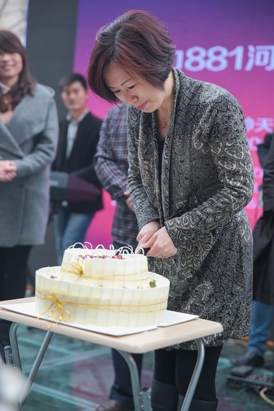 魅力881總監(jiān)李仙芝女士為活動(dòng)揭幕 魅力881總監(jiān)李仙芝女士為活動(dòng)揭幕