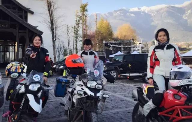 中間是菲菲？