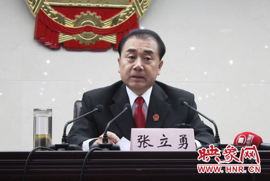 省高院院長張立勇說，全省法院一定要堅定為農(nóng)民工討薪的立場不動搖