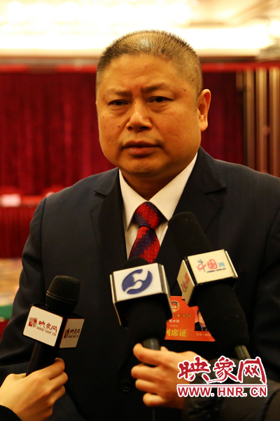 全國政協(xié)委員，河南弘昌集團、信陽毛尖集團董事長陳世強