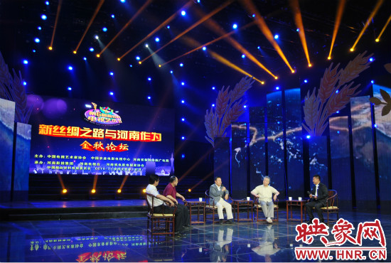 在《新絲綢之路與河南作為》電視高端論壇上,來(lái)自國(guó)內(nèi)相關(guān)領(lǐng)域的專(zhuān)家學(xué)者進(jìn)行了精彩演講。