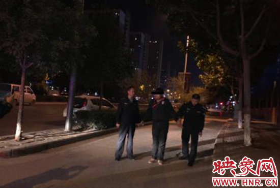 指認(rèn)犯罪現(xiàn)場。