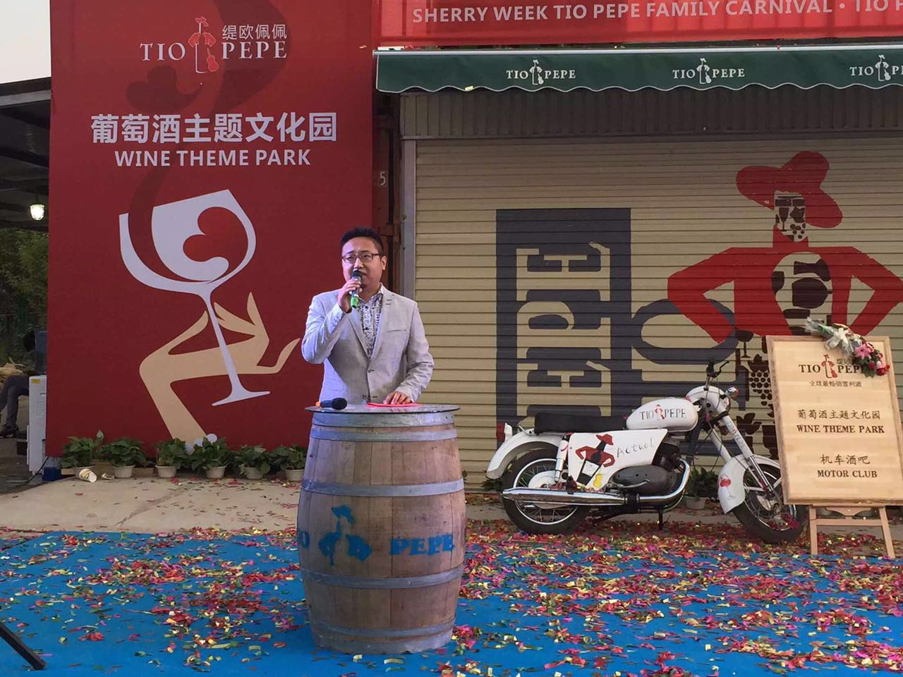 我們的巖歐巴出場嘍！真的是迷倒臺下一片！