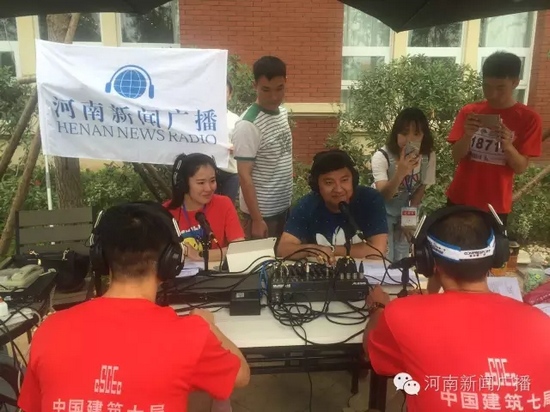 直播間被圍觀群眾包圍啦，是不是沒有看過我們的直播？