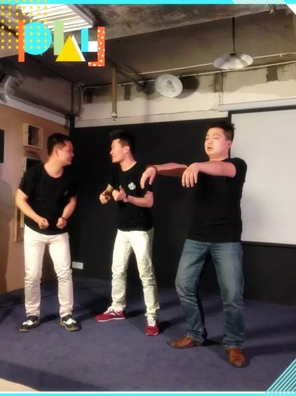 能看出這個場景主題是衛(wèi)生紙嗎？我讀書少，你別騙我……