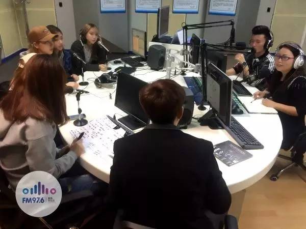 正式直播的時(shí)候，美少女們都非常認(rèn)真哦！