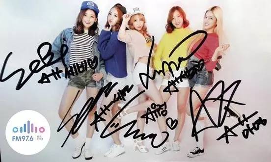 哎呦不錯(cuò)哦！路飛收到美女們的簽名照，到底中意哪一位呢？