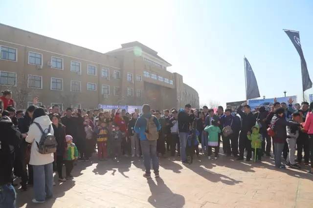 主持人胖達(dá)帶領(lǐng)魚油們進(jìn)行抽獎(jiǎng)環(huán)節(jié)，禮物大大滴呦！