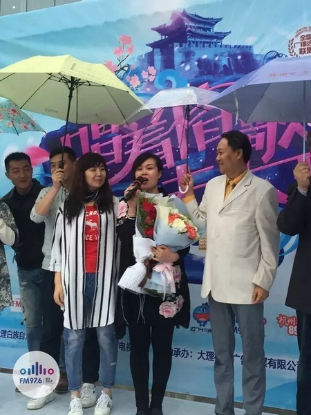 海波瞞著妻子，請(qǐng)來妻子的家人，耿梅驚喜感動(dòng)，喜極而泣~