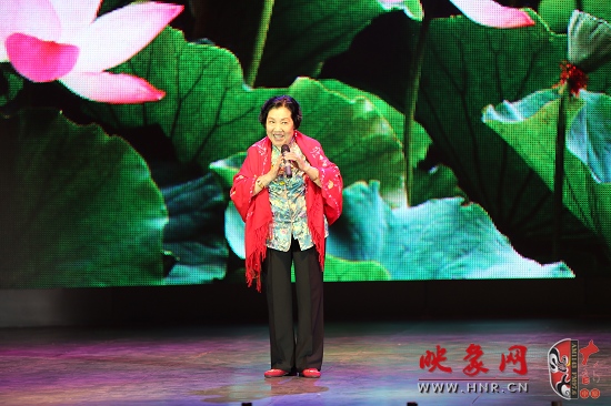 著名越調(diào)表演藝術(shù)家、越調(diào)皇后毛愛蓮演唱《白奶奶醉酒》選段“好一個俊俏的趙鳳英”