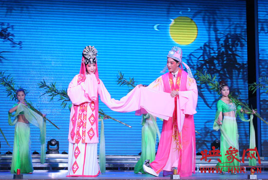 豫劇《必正與妙?！匪季d綿恨綿綿　演唱者：木子　池城