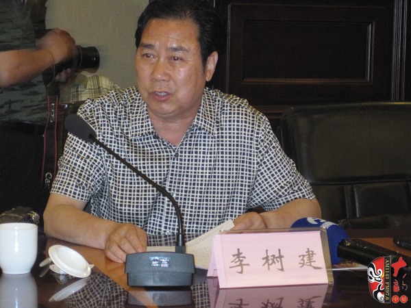 中國(guó)劇協(xié)副主席、河南省劇協(xié)主席、河南豫劇院院長(zhǎng)李樹(shù)建