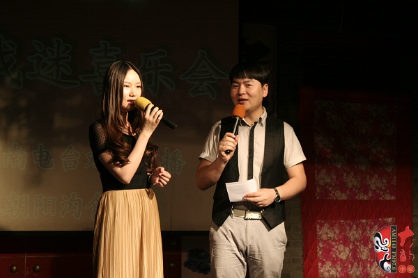 主持人：河南電臺戲曲廣播《越學(xué)越開心》主持人張琳，著名戲曲節(jié)目主持人、戲曲廣播當(dāng)家小生月陽