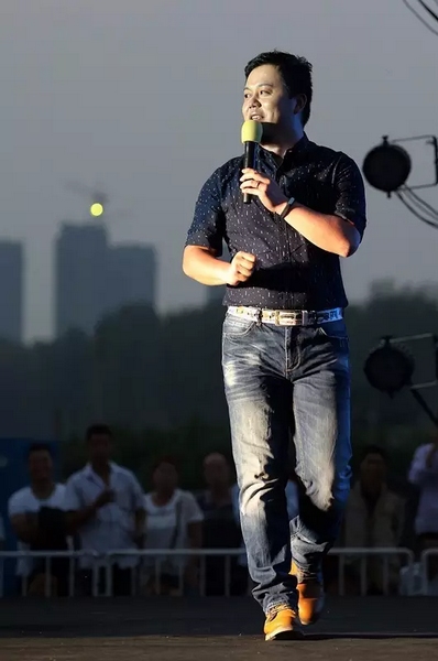 莫非此刻是在向前走還是向后移？