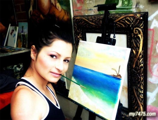 四肢不全仍堅(jiān)持用嘴作畫 點(diǎn)贊最勵(lì)志女畫家 四肢不全仍堅(jiān)持用嘴作畫 點(diǎn)贊最勵(lì)志女畫家