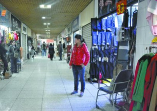 貧困女生2600元學(xué)費(fèi)被盜 連續(xù)2天守商場(chǎng)望奇跡現(xiàn) 貧困女生2600元學(xué)費(fèi)被盜 連續(xù)2天守商場(chǎng)望奇跡現(xiàn)