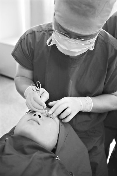 90后大學生整形扎堆在暑假 應(yīng)屆生整形多為求職