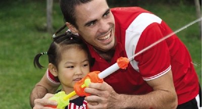 登封3歲女娃會(huì)說(shuō)兩國(guó)話(huà) 每天聽(tīng)兩個(gè)小時(shí)法語(yǔ)