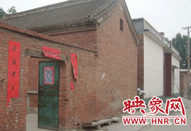 老式房屋  讓人一眼就認(rèn)出他家門來(lái)