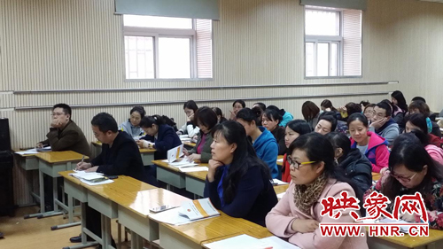 體教師認真學習 體教師認真學習