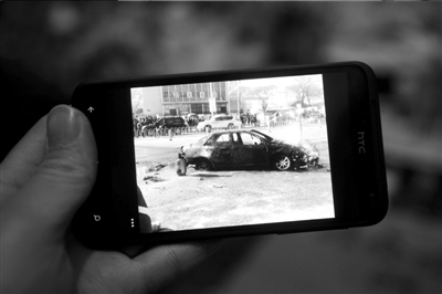 　　路人拍下的該車自燃情景。