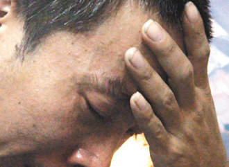 10歲方姓男童遭割喉殺害，父親淚流不止說，小兒子走了，他不知道該如何活下去。 臺灣《聯(lián)合報》