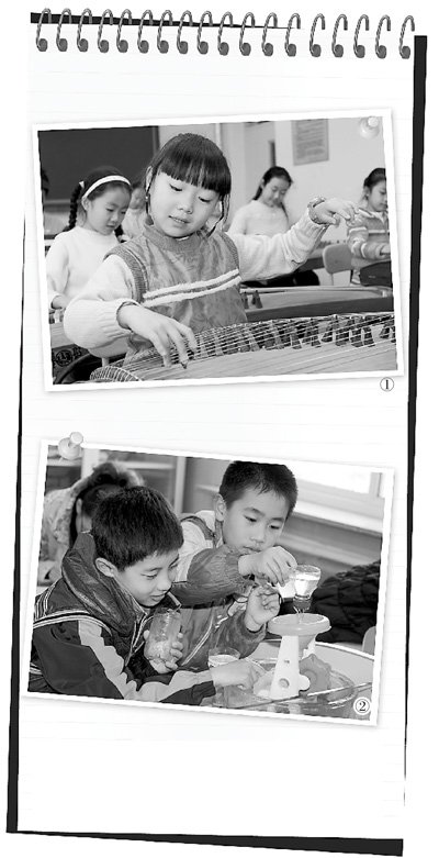 　圖1：鐵路五小古箏社團(tuán)的孩子們正在演奏《高山流水》，圖2：科學(xué)課上，孩子們正在探索水的秘密。