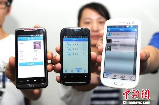 高?！笆謾C搖一搖”迎新生 在家結(jié)識未來同學(xué)