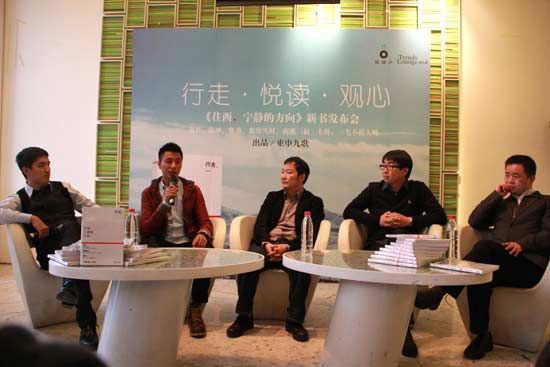 活動現(xiàn)場（左起）一毛不拔大師、陳坤、費勇、南派三叔、慕容雪村