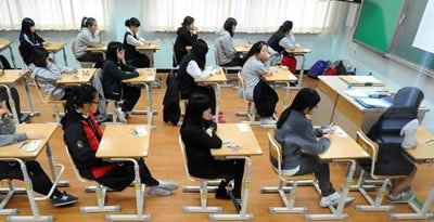 　藝術生不僅需要專業(yè)課優(yōu)秀，文化課成績也必須達標