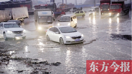 鄭州南四環(huán)柴郭轉(zhuǎn)盤(pán)南500米處的“泥坑”，